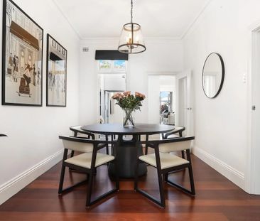 Grand 4 bed terrace in blue ribbon location - Photo 3