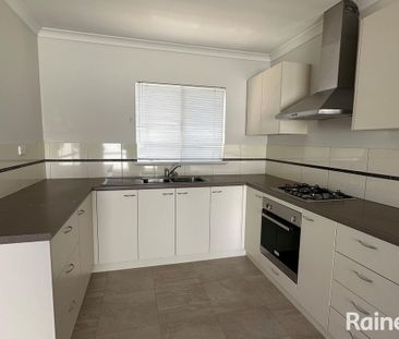 STYLISH 3x2 UNIT IN A QUIET COMPLEX - Photo 4