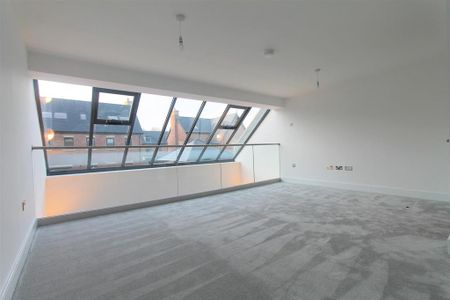 4 bedroom semi-detached house to rent - Photo 3