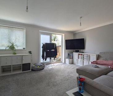 3 bedroom end of terrace house to rent - Photo 1