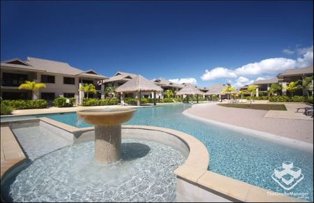 Stunning Self Contained 2 Bed 2 Bath Unit in Tropical Gated Community - Photo 3