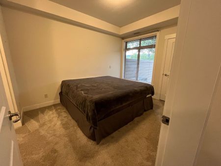 1 Bed +Den, 1 Bath – Aria - Photo 4