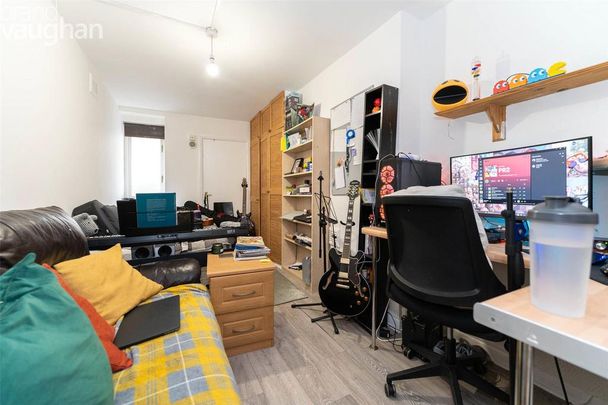 3 bedroom flat to rent - Photo 1