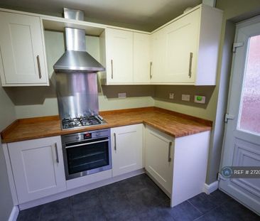 3 bedroom semi-detached house to rent - Photo 5