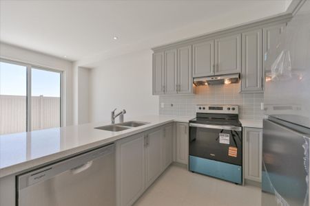 For Lease - 74 Tipp Drive, Richmond Hill, Ontario - Photo 3