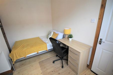 4 bedroom terraced house to rent - Photo 5