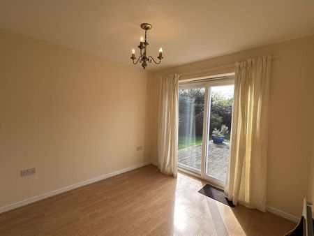4 bedroom detached house to rent - Photo 2