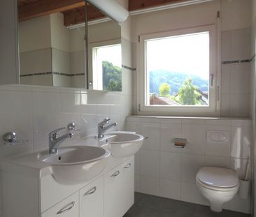 Modern 4.5-Zimmer-Maisonette-Wohnung in idyllischer Lage - Photo 6