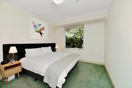 Cool 1-bedroom apartment near Carlton Gardens - Photo 4