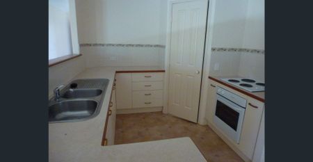 Great family home in quiet street (avail 23.12.25) NO inside pets - Photo 5