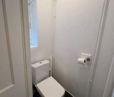Room in a Shared Flat, Clive House, SW8 - Photo 5