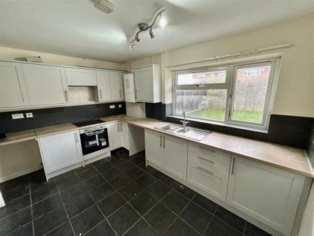 4 bedroom terraced house to rent - Photo 5