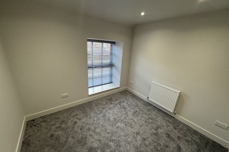 High Street - Photo 2