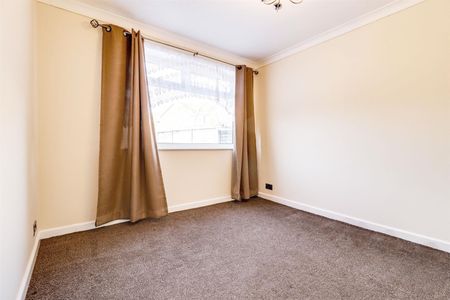 A 3 Bedroom House in Hatherley GL51 3LG - Photo 4