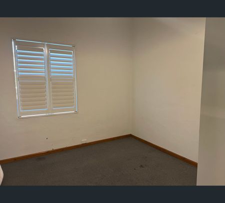Room 1 - 4/3 Young Street, Cooks Hill, NSW 2300 - Photo 3