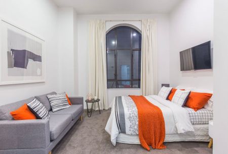 Stylish Furnished Studio in Prime Location - Photo 3