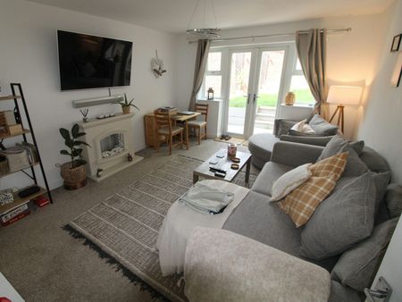 Park View Close, Burton Upon Trent, Stretton, DE13 - Photo 2