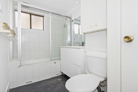 Modern Living - Photo 3