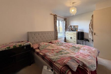 Mint Walk, Woking - 3 bedrooms Property for lettings - Seymours - Photo 4