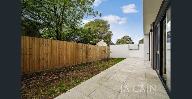 Modern Ground-Floor Living with Exceptional Courtyard Space - Photo 1