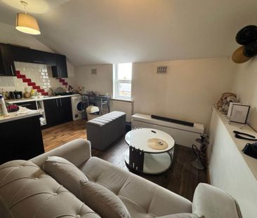 Price £1,050 pcm - Available Now - Unfurnished - Photo 1