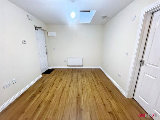 1 bedroom coach house to rent - Photo 1