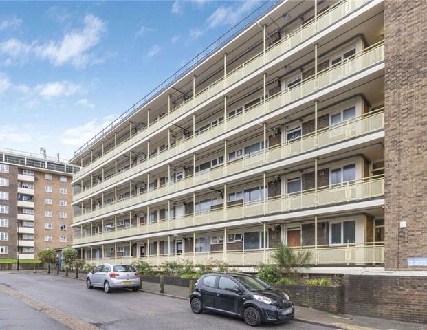 3 bedroom flat to rent - Photo 1