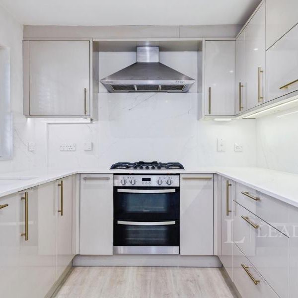 4 bedroom house to rent Duchess Court, Weybridge, Surrey, KT13 - Photo 1