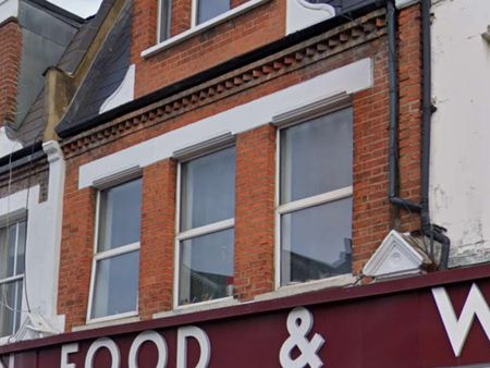 Professional Female Houseshare with Terrace Second Floor Back Room - Photo 5