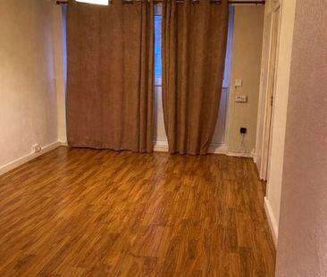 2 Bed Maisonette, Lulworth Court, N1 - Photo 1