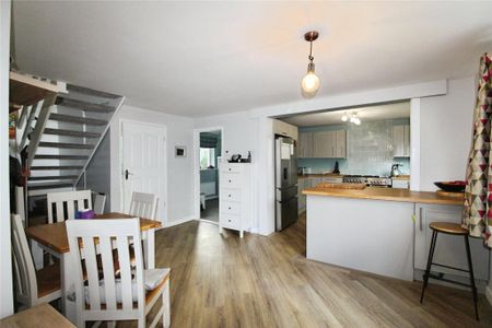 3 bedroom detached bungalow to rent - Photo 2