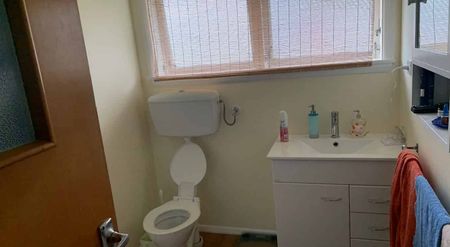 Lovely sunny townhouse in Fairfield, fully fenced - Photo 4