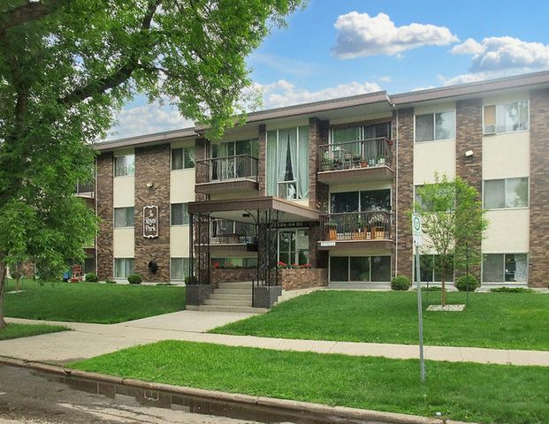 Royal Park Apartments | 10235 114 St. NW, Edmonton - Photo 1