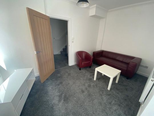 3 bedroom flat to rent - Photo 1