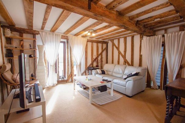 1 bedroom barn conversion to rent - Photo 1