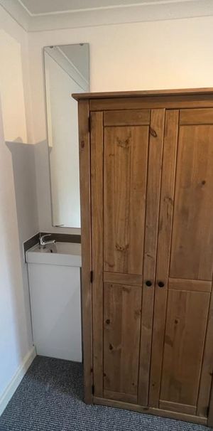 1 bedroom in a house share to rent - Photo 1