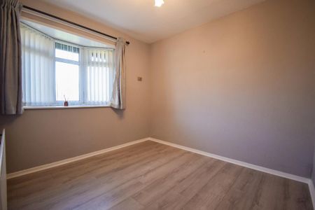 3 bedroom end of terrace house to rent - Photo 4