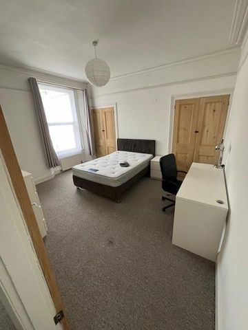 6 bedroom house to rent - Photo 3