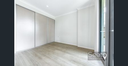 Modern Living In A Newly Renovated Spacious Two Bedroom Apartment - Photo 3