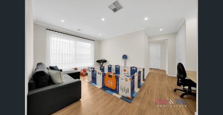 Massive & Stunning 4 Bedroom Family Home for Rent! - Photo 2