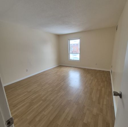 For Lease - 8A Arnold Drive Unit# 8, Bells Corners and South to Fallowfield, Ontario - Photo 4