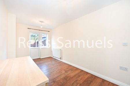 6 bedroom semi-detached house to rent - Photo 4