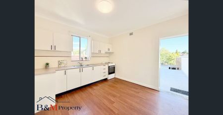 Spacious one bedroom with big back deck yard - Photo 3