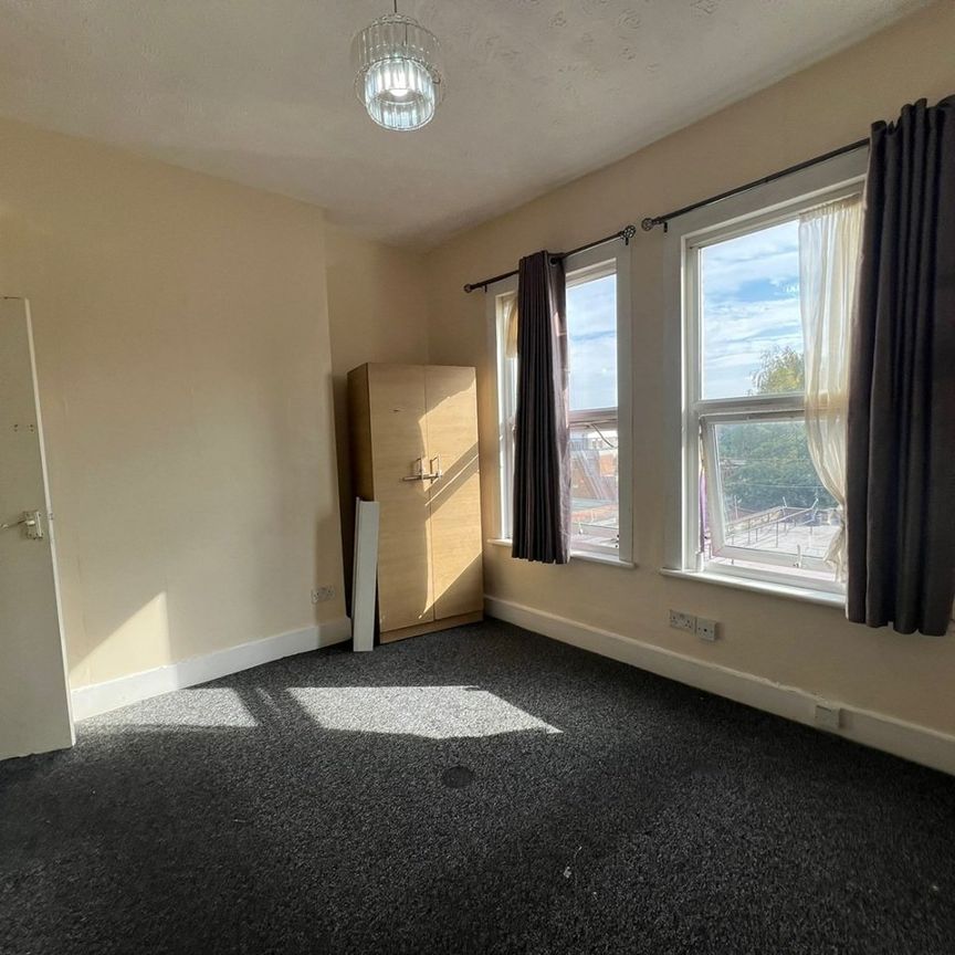 Studio Flat, Heron Mews, IG1 - Photo 1