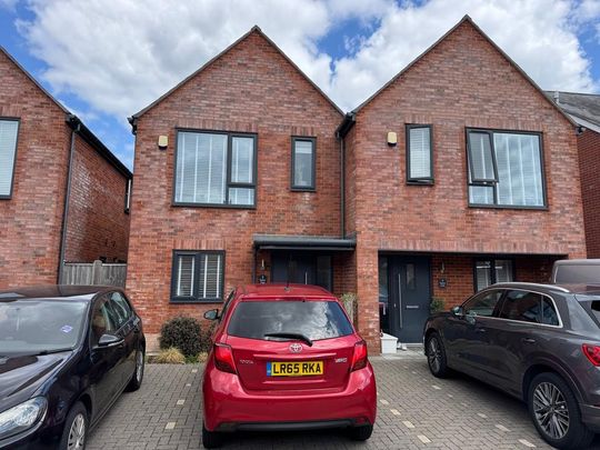 3 bedroom semi-detached house to rent - Photo 1