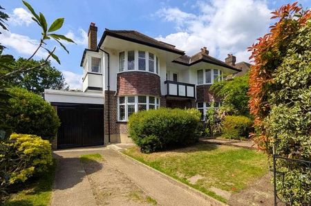 Horsell, Surrey, GU21 - Photo 4