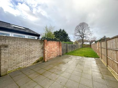 Fenton Avenue, Staines, Surrey, TW18 - Photo 2