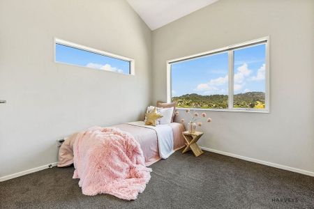 Modern 4 bedrm hse close to Titirangi & Green Bay - Photo 4