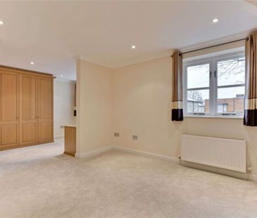 A beautifully presented and recently refurbished contemporary famil... - Photo 4