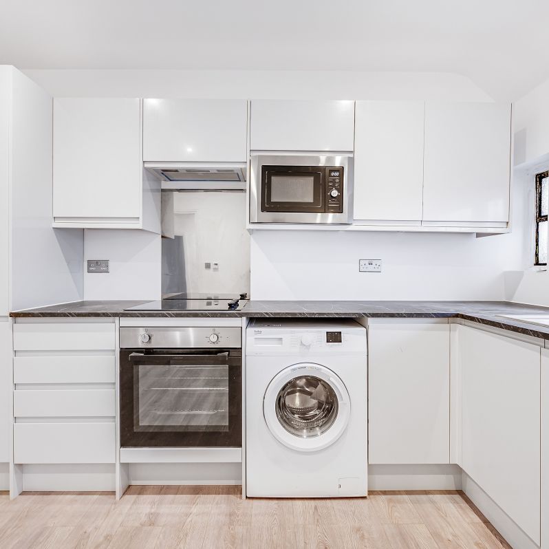 Friern Park, London, N12 - Photo 1
